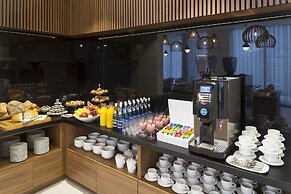 Grand Ascot Hotel