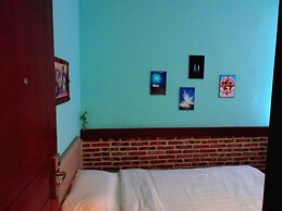 25 Four Seasons Youth Hostel