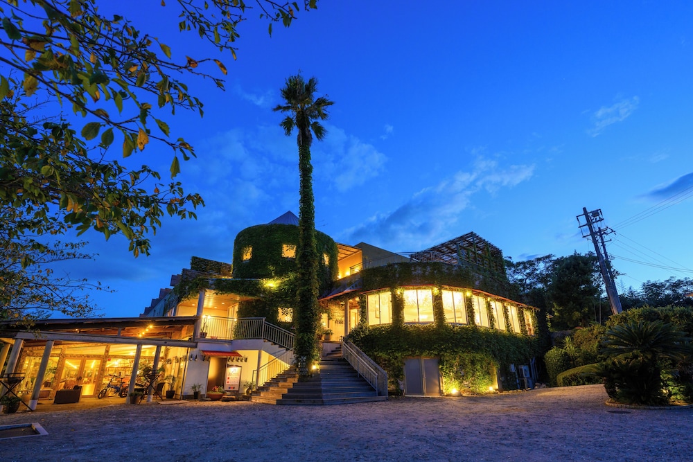Resort Hotel Moanacoast