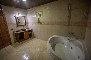 Hermes Cave Hotel
