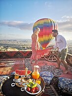 Hermes Cave Hotel