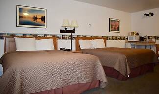 Longliner Lodge and Suites