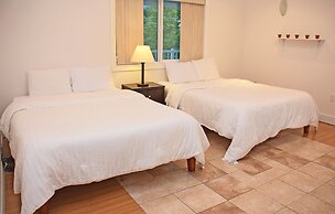 Longliner Lodge and Suites