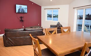 Longliner Lodge and Suites