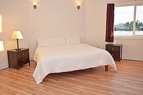 Longliner Lodge and Suites
