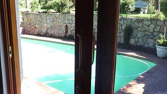 Mizizi House of Sandton Bed & Breakfast