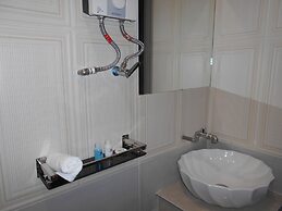 PI GRAND HOTEL