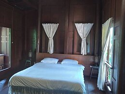 Baan Suan Amphawa