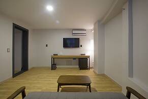 EL Hotel