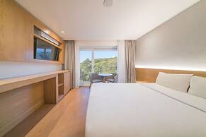 EL Hotel