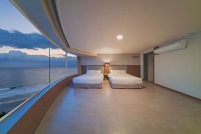 EL Hotel