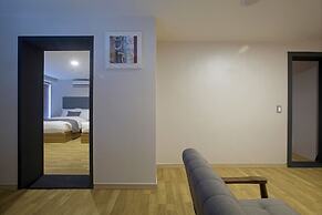 EL Hotel