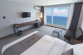 EL Hotel