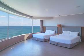 EL Hotel