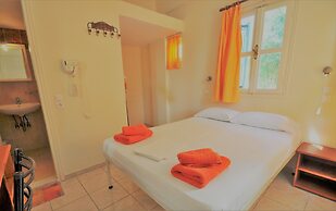 Santorini Camping Rooms