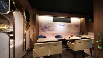 Nipponbashi Crystal Hotel