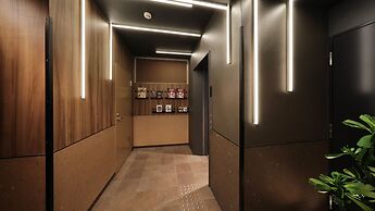 Nipponbashi Crystal Hotel
