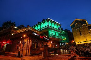 Aivani Hotel