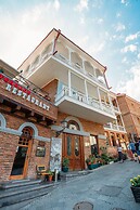 Aivani Hotel
