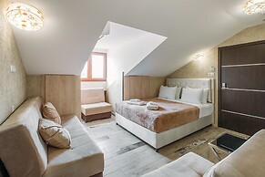 Aivani Hotel