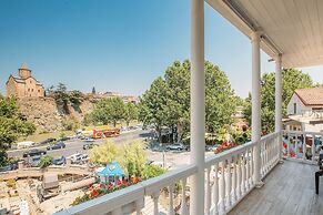 Aivani Hotel