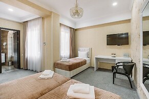 Aivani Hotel