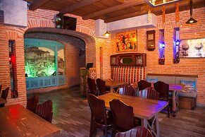 Aivani Hotel