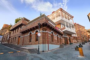 Aivani Hotel
