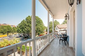 Aivani Hotel