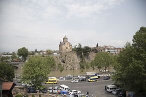 Aivani Hotel