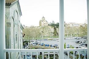 Aivani Hotel