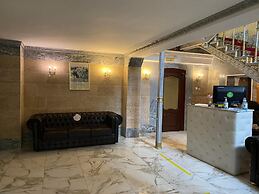 East-West Hotel