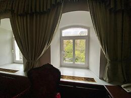 East-West Hotel
