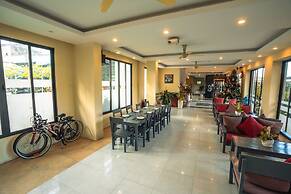 Golden Daisy Hotel
