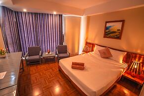 Golden Daisy Hotel