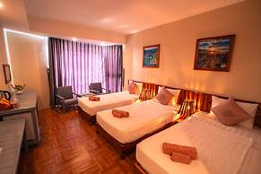 Golden Daisy Hotel