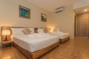 Golden Daisy Hotel