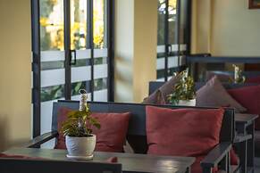 Golden Daisy Hotel