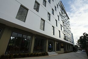 Golden Daisy Hotel