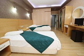 Peracity Hotel