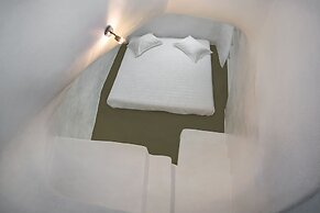 Cosmoia Cave House