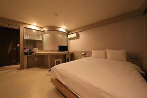 Hotel M Story