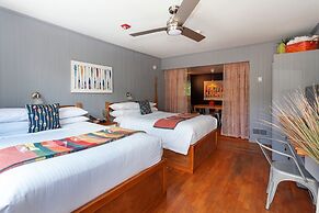 Lighthouse Motel & Cottages