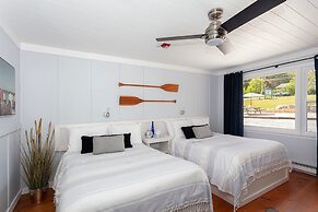 Lighthouse Motel & Cottages