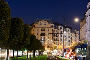Karoly Corner Residences