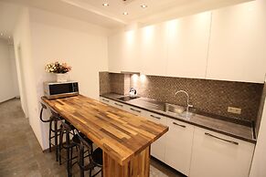 Maxela Apartments