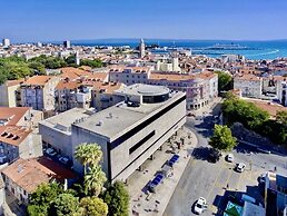 Prima Luce Downtown