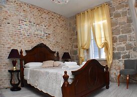 PIETRA ROSSA Luxury Rooms