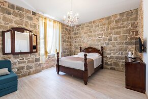 PIETRA ROSSA Luxury Rooms