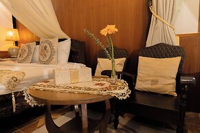 The Antique Riverside